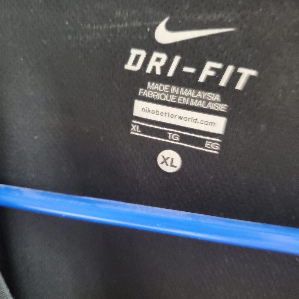 Dri fit Nike workout top womens